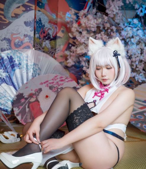 欧美视频免费在线_十万网红美女美酱